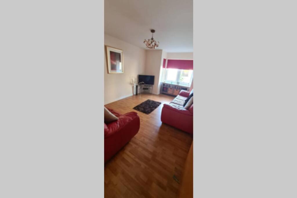Lovely 2 Bed Apartment Close To Aberdeen Beach! エクステリア 写真