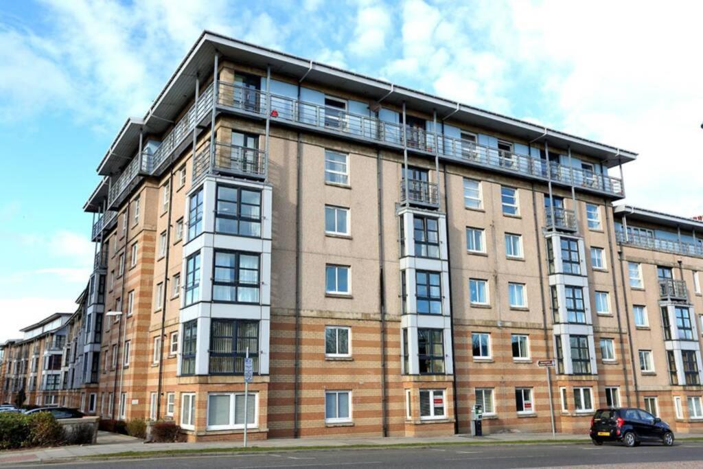 Lovely 2 Bed Apartment Close To Aberdeen Beach! エクステリア 写真